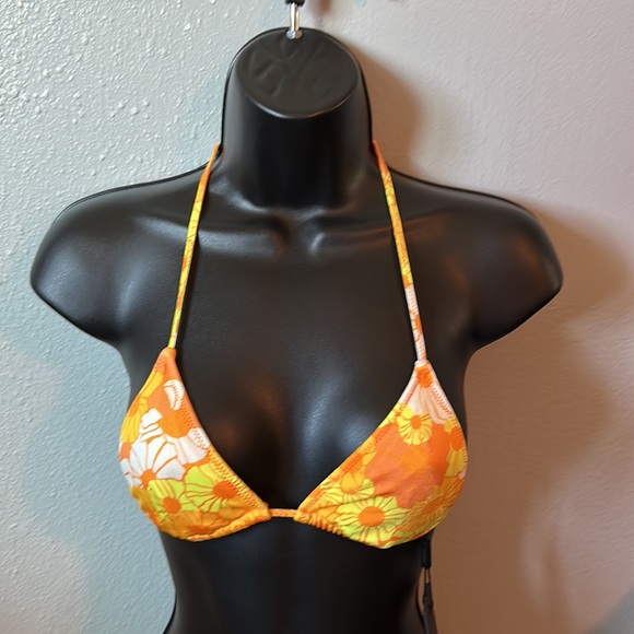 String floral style Swimsuit top and bottom swimsuit set. - Picture 2 of 14